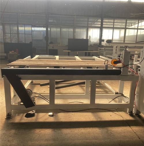 連意全自動拼板機 機械科技賦能，引領板材拼接新紀元